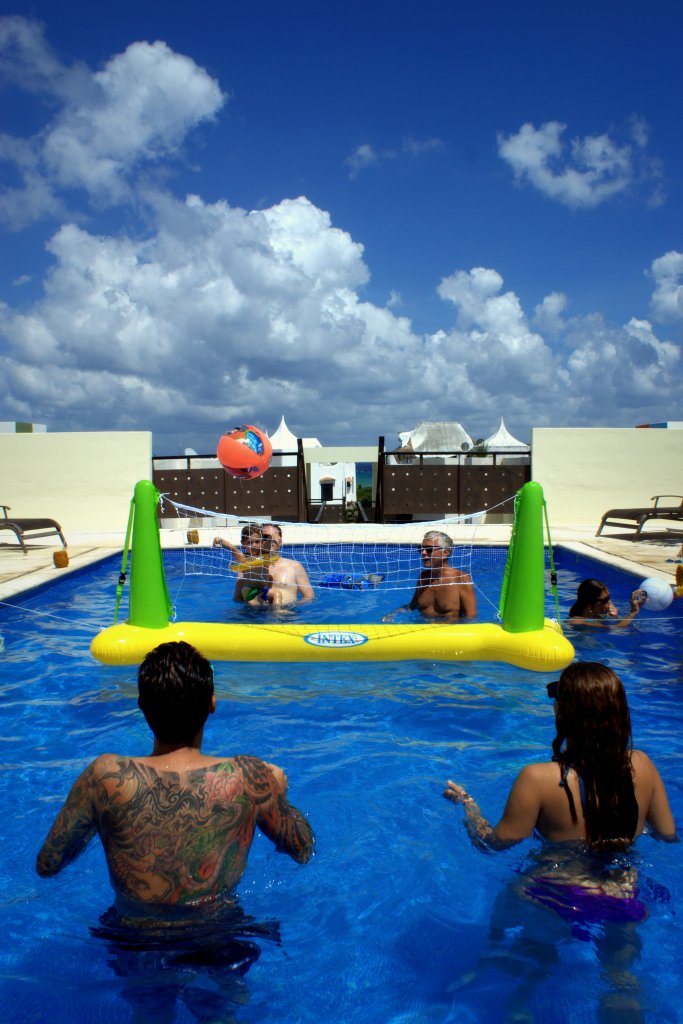 poolpartyvolleyball1