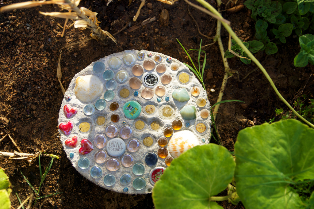 The Artistic Gardener: DIY Garden Stepping&nbsp;Stones